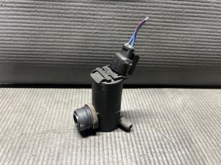 Мотор бачка омывателя Toyota VOXY AZR60, AZR65 85330-60140 1 ракурс