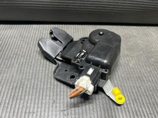 Замок багажника Nissan TIIDA LATIO SC11, SNC11, SJC11 HR15 84631-ED400 2 ракурс