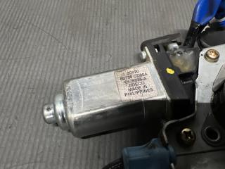 Стеклоподъемник правый передний Nissan SKYLINE CPV35 80720-AM800 3 ракурс