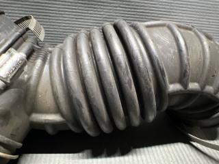 Патрубок воздушн.фильтра Nissan SERENA C26 MR20 165761VA0A 2 ракурс