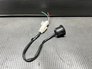 Кнопка открывания багажника Mazda DEMIO DE3FS ZJ D651624B0A 2 ракурс