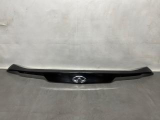 Накладка 5-й двери Nissan ELGRAND