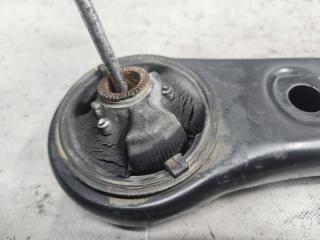Рычаг правый передний Toyota ISIS ZGM11W 2ZR 48068-29255 4 ракурс