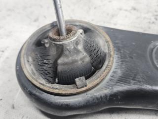 Рычаг правый передний Toyota ISIS ZGM11W 2ZR 48068-29255 3 ракурс