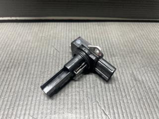 Датчик расхода воздуха Toyota ISIS ZGM11 3ZR 22204-37010 3 ракурс