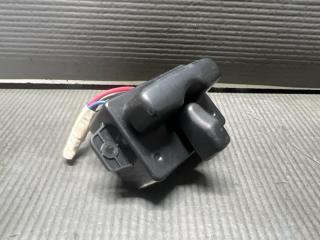 Кнопка правая передняя Subaru LEGACY BR9 EJ25 64176AJ000 2 ракурс
