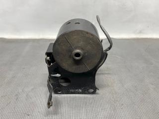 Подушка двигателя задняя Nissan TEANA J31 VQ23 113208Y100, 113218J100 3 ракурс Подушка двигателя задняя Nissan TEANA J31 VQ23 113208Y100, 113218J100 3 ракурс