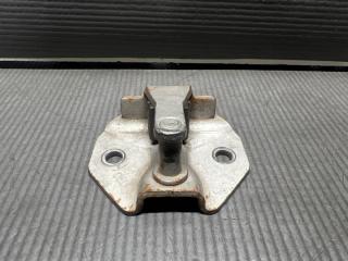 Петля замка двери задняя Toyota HIACE KZH106, KZH100, KZH110, KZH116, LH103, LH107, LH109, LH110, LH1113, LH117, LH119 1KZ 2 ракурс