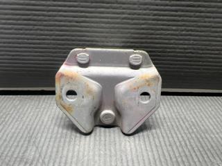 Петля замка двери задняя Toyota HIACE KZH106, KZH100, KZH110, KZH116, LH103, LH107, LH109, LH110, LH1113, LH117, LH119 1KZ 4 ракурс