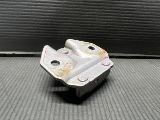Петля замка двери задняя Toyota HIACE KZH106, KZH100, KZH110, KZH116, LH103, LH107, LH109, LH110, LH1113, LH117, LH119 1KZ 5 ракурс