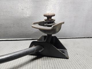 Крепление запасного колеса Toyota WISH ZGE20, ZGE21, ZGE25 2ZR 51900-68010 3 ракурс Крепление запасного колеса Toyota WISH ZGE20, ZGE21, ZGE25 2ZR 51900-68010 3 ракурс