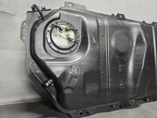Бензобак Toyota ISIS ZGM11 3ZR 77001-44063 2 ракурс