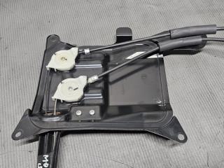 Доводчик двери левый задний Toyota VOXY ZRR70, ZRR75 3ZR 85006-28060 3 ракурс