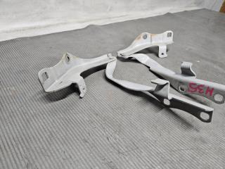 Петля капота Nissan STAGEA M35 VQ25 65400AL500 4 ракурс Петля капота Nissan STAGEA M35 VQ25 65400AL500 4 ракурс