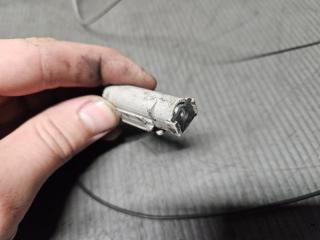 Доводчик двери правый задний Toyota ALPHARD ANH10, ANH15, MNH10, MNH15 2AZ 85005-58012 5 ракурс