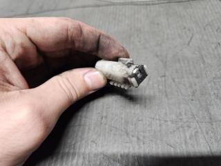 Доводчик двери левый задний Toyota ALPHARD ANH10, ANH15, MNH10, MNH15 2AZ 85006-58012 5 ракурс