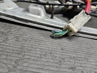 Стеклоподъемник правый передний Nissan SKYLINE V35, NV35, PV35, HV35 80720-AR000, 80730AL501 5 ракурс