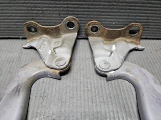 Петля капота Toyota OPA ZCT10 1ZZ 53410-63010 2 ракурс Петля капота Toyota OPA ZCT10 1ZZ 53410-63010 2 ракурс