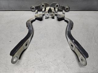 Петля капота Toyota VOXY ZRR70 3ZR 53410-28070 1 ракурс