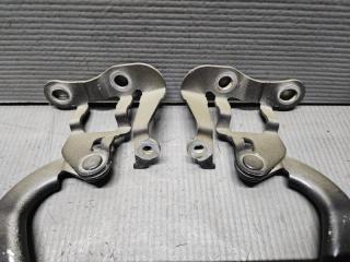 Петля капота Toyota VOXY ZRR70 3ZR 53410-28070 2 ракурс