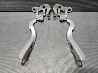 Петля капота Toyota VOXY ZRR70 3ZR 53410-28070 1 ракурс