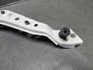 Планка телевизора правая Toyota PRIUS ZVW30 2ZR 53747-47010 3 ракурс
