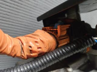 Компрессор кондиционера Nissan LEAF AZE0 EM57 92600 3NF0A 5 ракурс