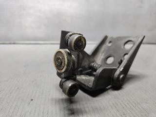 Ролик раздвижной двери левый Honda STEPWGN RF3, RF4 K20A 72560-S7S-003 3 ракурс Ролик раздвижной двери левый Honda STEPWGN RF3, RF4 K20A 72560-S7S-003 3 ракурс