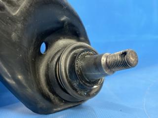 Рычаг правый передний Toyota ISIS ZNM10 1ZZ 48068-29255 2 ракурс
