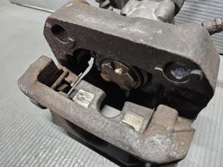 Суппорт левый задний Toyota PRIUS ZVW30 2ZR 47850-12151 3 ракурс