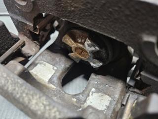 Суппорт левый задний Toyota PRIUS ZVW30 2ZR 47850-12151 4 ракурс