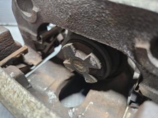 Суппорт левый задний Toyota PRIUS ZVW30 2ZR 47850-12151 3 ракурс