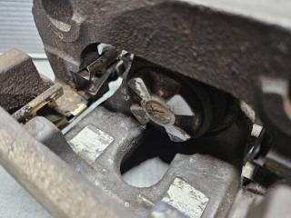 Суппорт левый задний Toyota PRIUS ZVW30 2ZR 47850-12151 3 ракурс