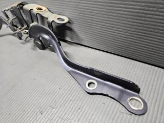 Петля капота Toyota VOXY ZRR70 3ZR 5341028070 2 ракурс