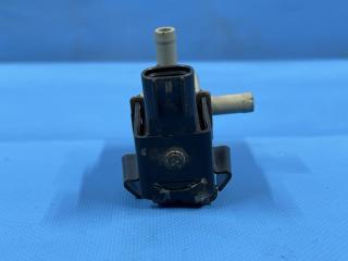 Вакуумный клапан Toyota OPA ZCT10, ZCT15 1ZZ 90910-12257 4 ракурс Вакуумный клапан Toyota OPA ZCT10, ZCT15 1ZZ 90910-12257 4 ракурс