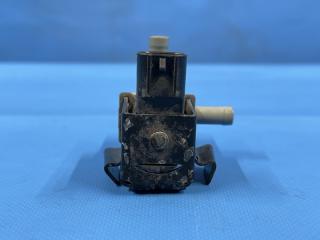 Вакуумный клапан Toyota OPA ZCT10, ZCT15 1ZZ 90910-12257 2 ракурс Вакуумный клапан Toyota OPA ZCT10, ZCT15 1ZZ 90910-12257 2 ракурс