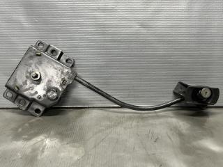 Крепление запасного колеса Toyota WISH ZGE20, ZGE21, ZGE25 2ZR 51900-68010 1 ракурс Крепление запасного колеса Toyota WISH ZGE20, ZGE21, ZGE25 2ZR 51900-68010 1 ракурс