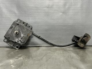 Крепление запасного колеса Toyota WISH ZGE20, ZGE21, ZGE25 2ZR 51900-68010 1 ракурс Крепление запасного колеса Toyota WISH ZGE20, ZGE21, ZGE25 2ZR 51900-68010 1 ракурс