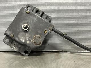 Крепление запасного колеса Toyota WISH ZGE20, ZGE21, ZGE25 2ZR 51900-68010 2 ракурс Крепление запасного колеса Toyota WISH ZGE20, ZGE21, ZGE25 2ZR 51900-68010 2 ракурс