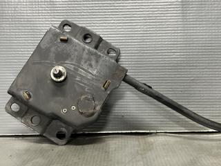 Крепление запасного колеса Toyota WISH ZGE20, ZGE21, ZGE25 2ZR 51900-68010 2 ракурс Крепление запасного колеса Toyota WISH ZGE20, ZGE21, ZGE25 2ZR 51900-68010 2 ракурс