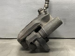 Суппорт левый задний Toyota VISTA ARDEO AZV50 1AZ 47750-32170 3 ракурс