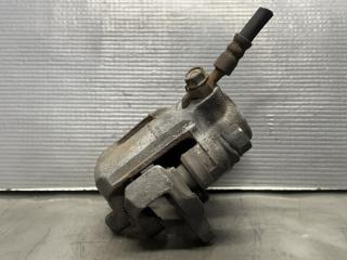 Суппорт правый задний Toyota CALDINA ZZT241, AZT241, AZT246 1ZZ 47730-21030 3 ракурс