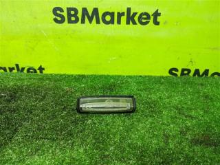 Запчасть плафон подсветки номера задний Toyota Harrier 2006