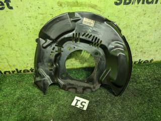 Щиток ступицы передний правый Toyota Land Cruiser 2009