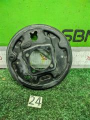 Щиток ступицы задний правый Toyota Corolla 2000