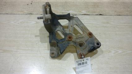 Фото запчасти кронштейн компрессора кондиционера Mitsubishi Legnum Б/У запчасть Запчасть кронштейн компрессора кондиционера Mitsubishi Legnum