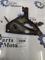 Запчасть кронштейн опоры двигателя Toyota Vitz 2013