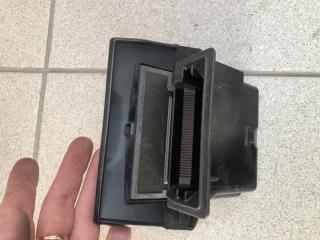 Пепельница Toyota Kluger 2000