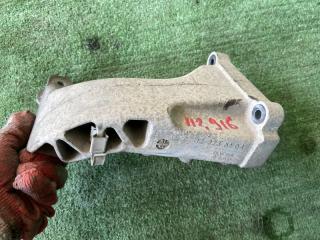 Кронштейн подушки двигателя левый Mercedes c-class