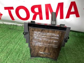 Бардачок между сиденьями Mercedes e-class